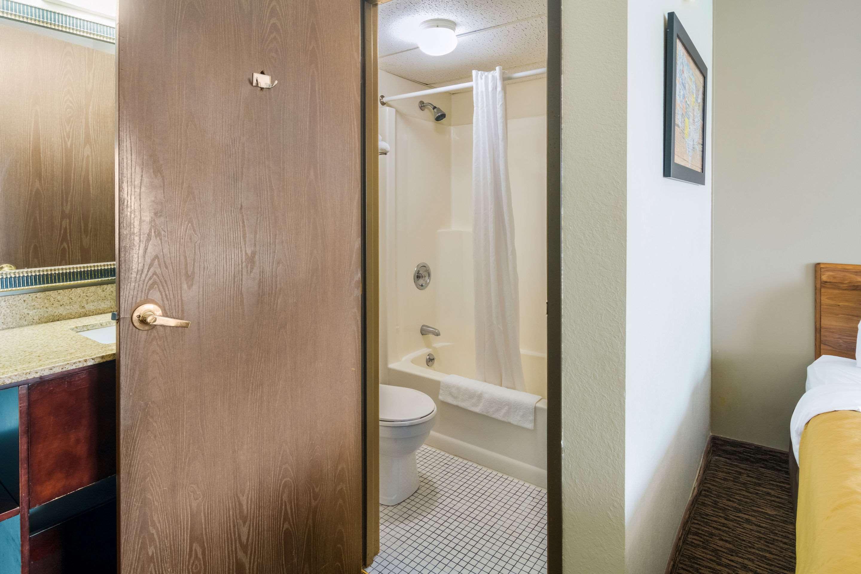 Econo Lodge Duluth Near Miller Hill Mall Экстерьер фото