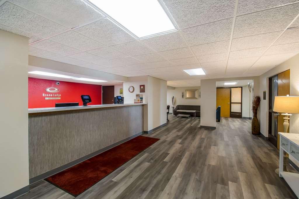 Econo Lodge Duluth Near Miller Hill Mall Интерьер фото